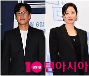 [단독] 이선균♥전혜진 둘째子, 이미 출국…형따라 유학길 올랐다