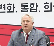 혁신위원회 전체회의 주재하는 인요한 위원장