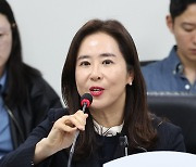 발언하는 이젬마 혁신위원