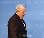 인요한, 한동훈 버금가는 윤석열의 ‘무부채’ 인사 [정기수 칼럼]