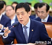 [2023 국정감사] "실수요자 자금 공급, 가계부채 문제 안 돼"