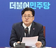 홍익표 “헌재 판단 존중…정치가 스스로 문제 해결해야”