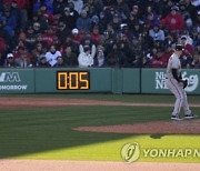 피치 클락 덕분에…MLB 포스트시즌, 작년보다 평균 경기 시간 '20분 단축'