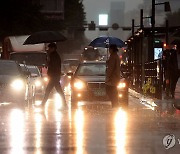 전국 흐리고 곳곳 비, 일부 지역 우박…최고 16∼22도