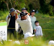 [포토] 김찬우 '많은 갤러리 앞에서'