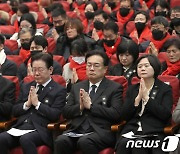 민주, 윤대통령 이태원참사 집회 불참에 "정부·여당, 참사 정쟁 사과하라"