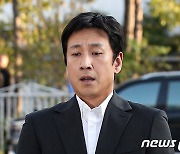 '마약 투약 혐의' 이선균, 경찰 조사 1시간여 만에 귀가