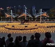 부산 가을밤 수놓은 클래식 선율과 8000개 촛불…'황홀'