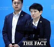 與 용산구의원 참사 1주기 앞두고 '탈당'…이유 두고 갑론을박