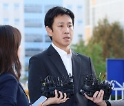 ‘마약 혐의’ 이선균 “죄송하다” 짧은 심경… 모든 질문엔 “조사에서 답하겠다”