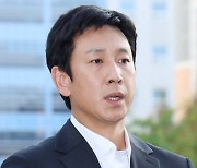 [포토] 입장 밝히는 이선균