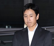 “가족들에 미안해” 이선균, 간이 시약 검사는 ‘음성’…정밀 감정 의뢰