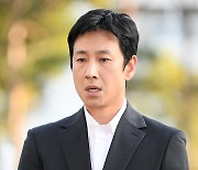 ‘마약 투약 혐의’ 이선균, 경찰 조사 1시간 만에 귀가→직접 사과 “가족들에 미안”[M+이슈]