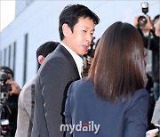 [MD포토] 이선균, 역시 답변은 "조사에 성실히"