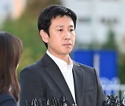 '마약 혐의' 이선균, 첫 경찰 출석…"불미스러운 일 실망감 드려 죄송" [MD이슈]