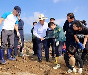 어린이 참가자 격려하는 박일호 밀양시장