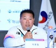 장애인AG 결산회견하는 박종철 총감독