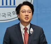 진중권 “이준석, 약간 오버하는 듯…결국 신당 만들 것 같다”