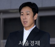 이선균, 차마 들 수 없는 고개 [SE★포토]