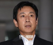 [포토S] 이선균, '1시간 경찰 조사 마치고'