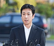 [TD포토] '마약 투약 혐의'이선균, 경찰조사 출석