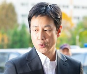 [T포토] 이선균 '실망감 드려 죄송'