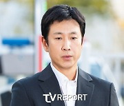 '마약혐의' 이선균, 피의자 신분으로 경찰 출석 "가족들에게 미안해"