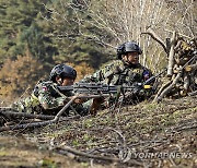 공격하는 캄보디아 장병들