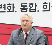 "우리가 경로당인가"…'이준석 포용·영남 탈피' 與혁신 시작부터 삐걱