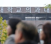 韓닥터 얼마 벌길래 'OECD 1위'…변호사보다 소득증가 4배