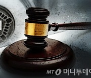 잠든 초등생 자녀 옆에서 이별통보한 동거녀 살해…징역 10년 선고