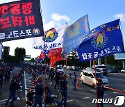 포스코 사상 첫 총파업 전운...노조 77.8% '쟁의 찬성'