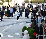 한국외대 수시 학생부종합전형 면접 실시, 수험생만큼 간절한 가족들