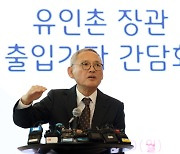 유인촌 “‘책임지는’ 지원 체계 도입하겠다”