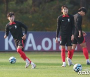 패스에 집중하는 U17 진태호