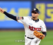 [포토]‘KBO 최장 페디와 맞대결’ 쿠에바스