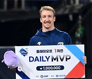 [포토] 페디, 플레이오프 1차전 MVP!