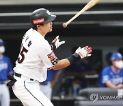 '아직 경기 모른다'… kt 문상철, '슈퍼에이스' 페디 상대 추격 솔로포[PO1]