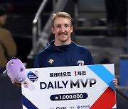 ‘PO 한 경기 최다 탈삼진’ 페디 1차전 MVP