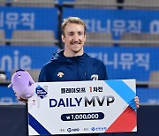 [포토]페디 플레이오프 1차전 MVP