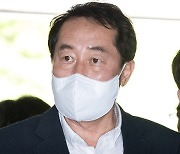 "총괄이라 했잖아" "내가 언제"…법정서 치고받은 '돈봉투 동지'