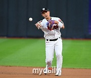 "기적적인 한 해…PS 즐길 분위기 조성" 2년 만의 왕좌 탈환 노리는 KT, '캡틴'의 각오 [MD수원 PO]