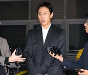 경찰 "이선균 마약사건 추가 수사대상 연예인 없어"