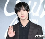 태민, '도련님 손인사' [사진]