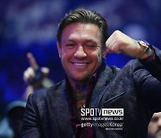 맥그리거, 내년 4월 UFC 복귀 전망…UFC 300에서 챈들러와?