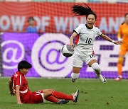 북한과 잘 싸우고도…여자축구, 한수 아래 '우즈벡에 밀려' 올림픽행 무산 가능성→중국 무조건 이겨야