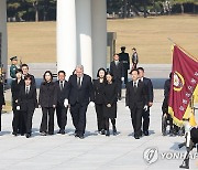 국민의힘 인요한 혁신위원장, 국립서울현충원 참배