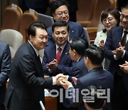 尹 시정연설, 전 정부 비판 대신 '경제'·'민생'·'개혁' 전면에(종합)