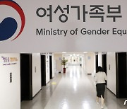 베트남 귀환 결혼이민자 자녀 100명에 학습용 가구 지원