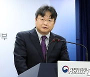 국민통합위, '청년 1인가구 대응 특별위원회' 출범 브리핑하는 김석호 위원장